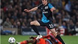 Thêm một hậu vệ Arsenal "nhập viện"
